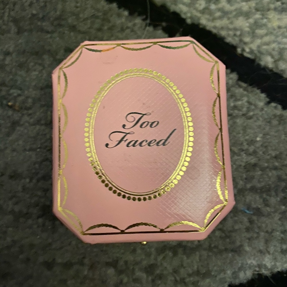 Too faced highlighter